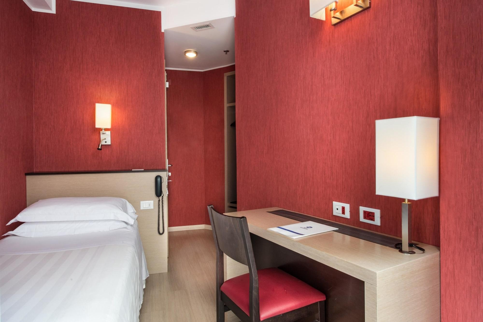 Western Porto Antico Hotel 3*